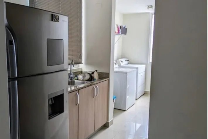 Venta de apartamento en PH Rokas, Condado del Rey