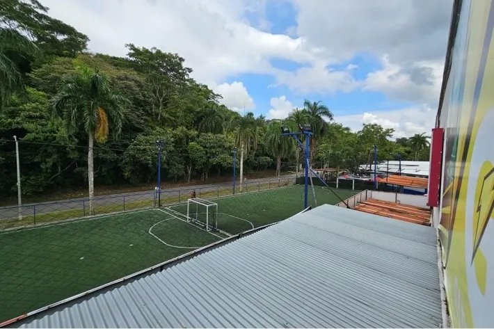 Se vende edificio de dos plantas en Albrook, Panamá