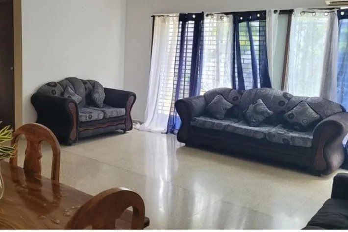 Alquiler de casa de 3 pisos en La Alameda, Ciudad de Panamá