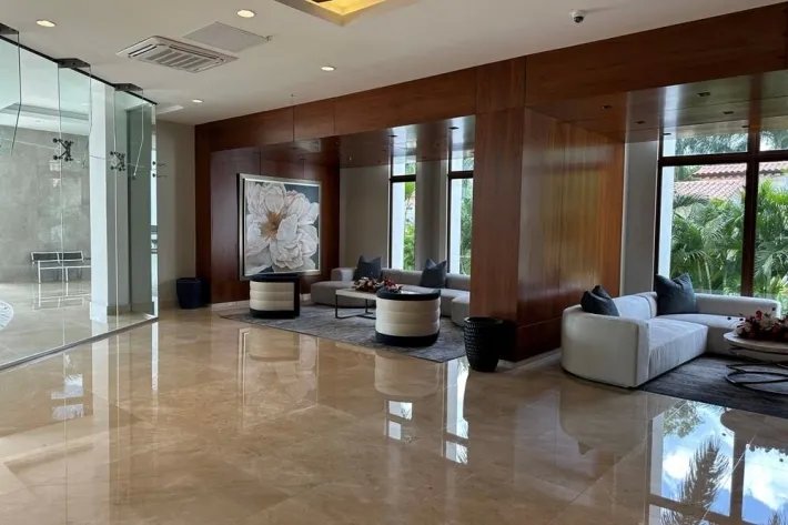 Venta de apartamento en The Colonial, Santa María