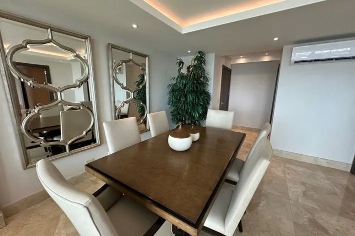 Venta de apartamento en The Colonial, Santa María