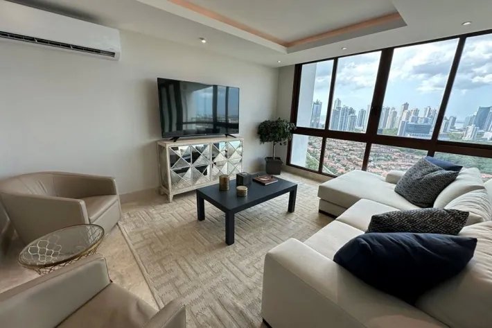 Venta de apartamento en The Colonial, Santa María