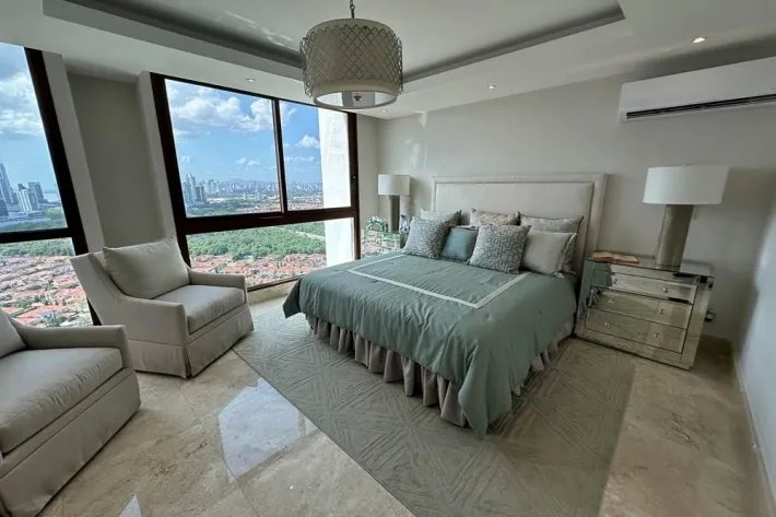 Venta de apartamento en The Colonial, Santa María