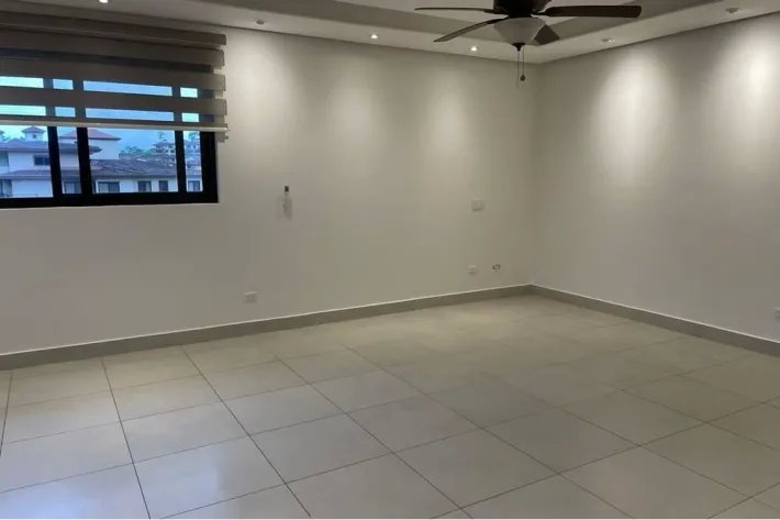 Se vende apartamento en PH Embassy Gardens, Clayton