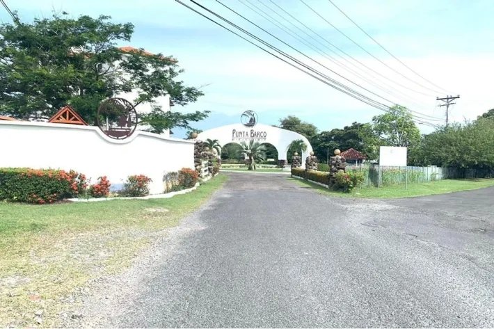 Beach apartment for sale in Punta Barco Resort