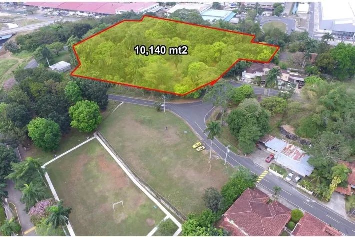 Se vende lote de terreno en Altos de Curundú, Ancón