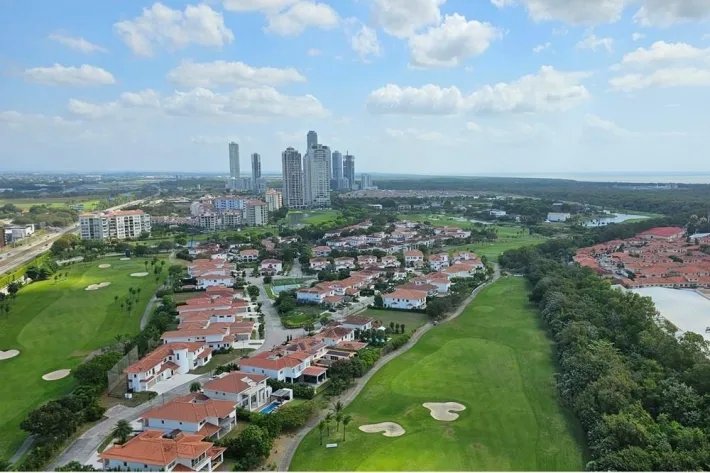 Se alquila apartamento en Santa Maria, PH Greengarden