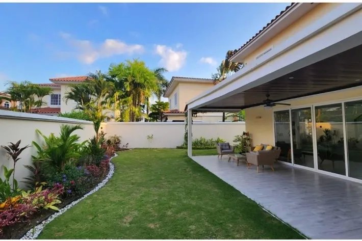 Casa a la venta en Villa Valencia, Costa Sur