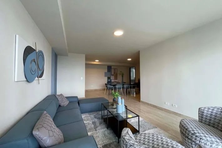 Apartamento amoblado con vista a la ciudad en Costa del Este
