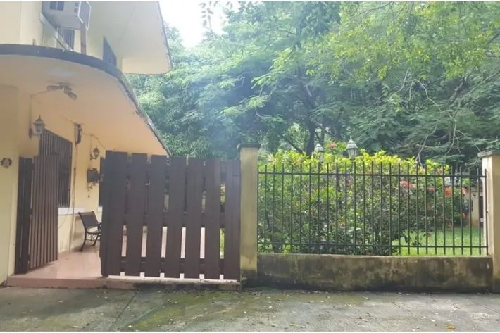 Venta de casa en Llanos de Curundu