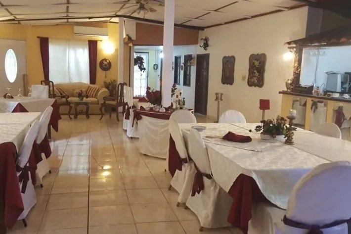 Venta de casa en Llanos de Curundu