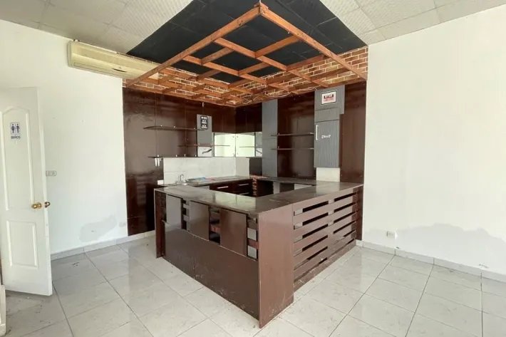 Se alquila local comercial en Town Center, Playa Blanca