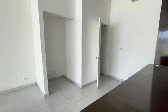 Se alquila local comercial en Town Center, Playa Blanca