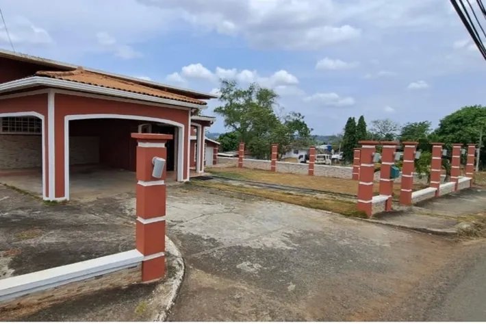Two-story house for sale in La Chorrera, West Panama
