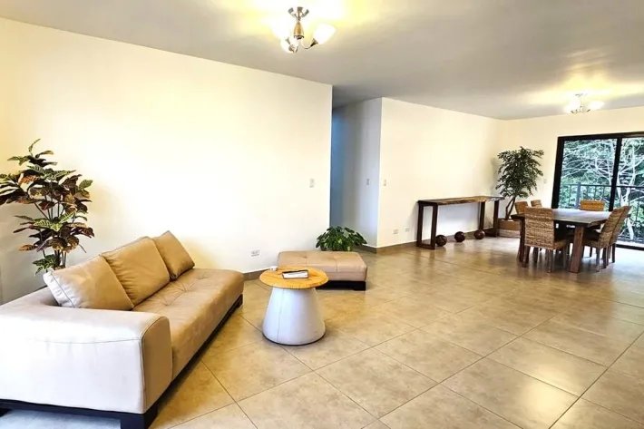 Venta de apartamento en PH Embassy Village, Clayton, Panamá