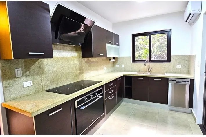 Venta de apartamento en PH Embassy Village, Clayton, Panamá