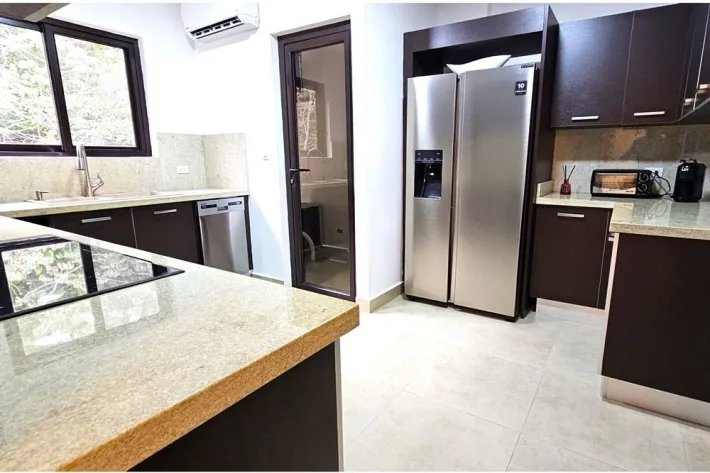 Venta de apartamento en PH Embassy Village, Clayton, Panamá