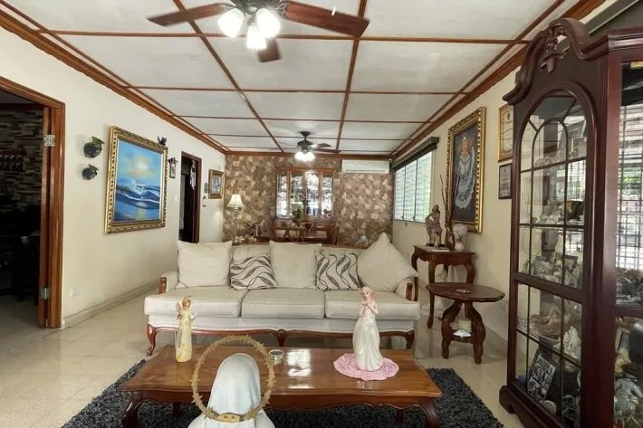 Venta de casa con dos residencias independientes en Betania, Panamá