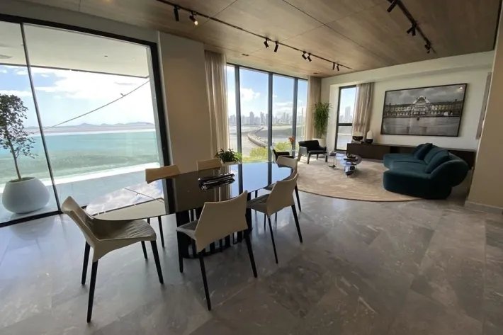 Luxury apartments facing the Pacific, Costa del Este