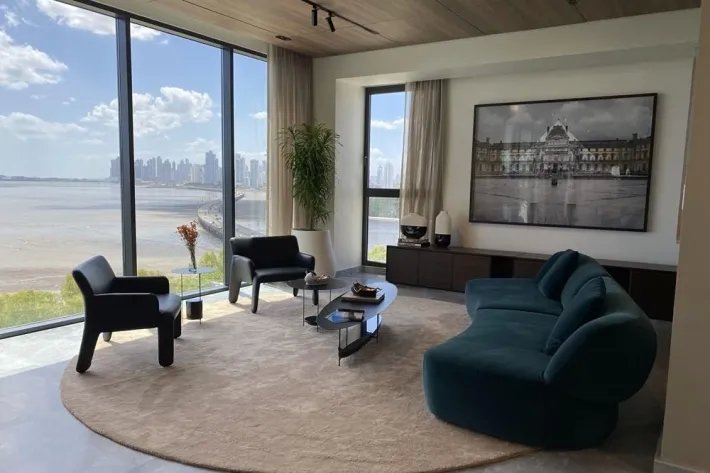Luxury apartments facing the Pacific, Costa del Este