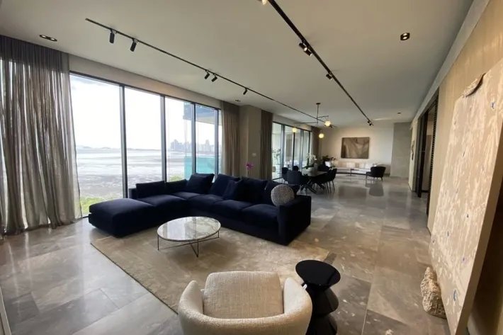 Luxury apartments facing the Pacific, Costa del Este