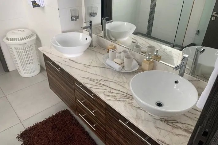 Alquiler de apartamento amoblado en Avenida Balboa, con vista al mar