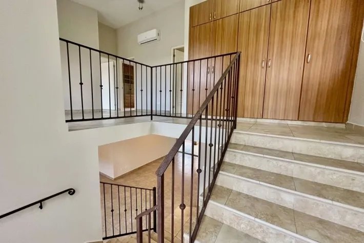 Casa en venta en Embassy Gardens, Clayton