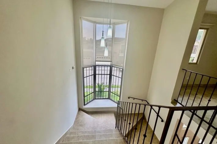 Casa en venta en Embassy Gardens, Clayton