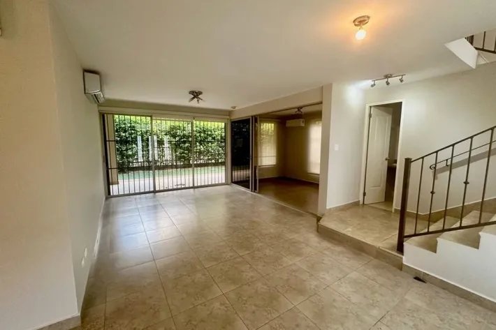 Casa en venta en Embassy Gardens, Clayton