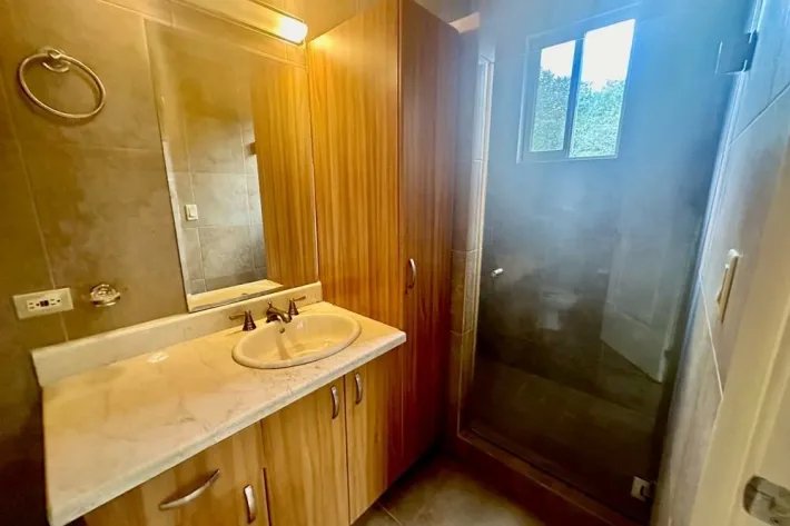 Casa en venta en Embassy Gardens, Clayton