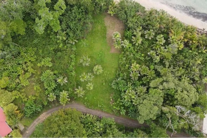 Venta de terreno frente al mar en Bocas del Toro Con servicios y Casa ...