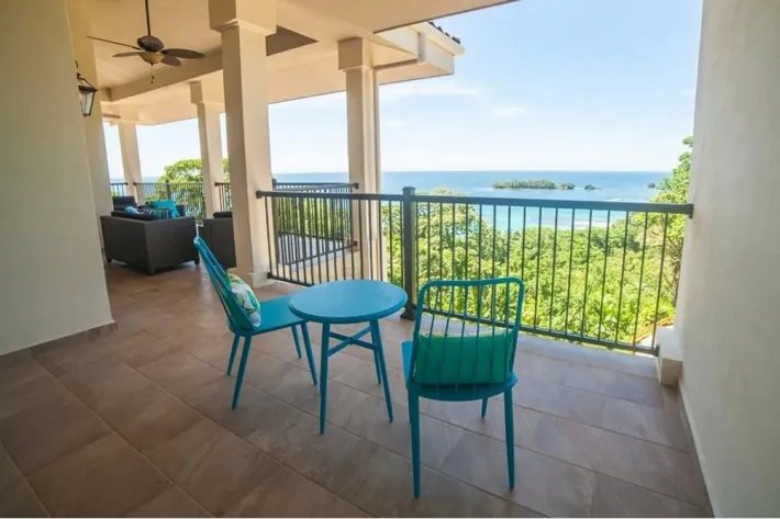 Se vende lujoso apartamento con vista al mar en Bocas del Toro