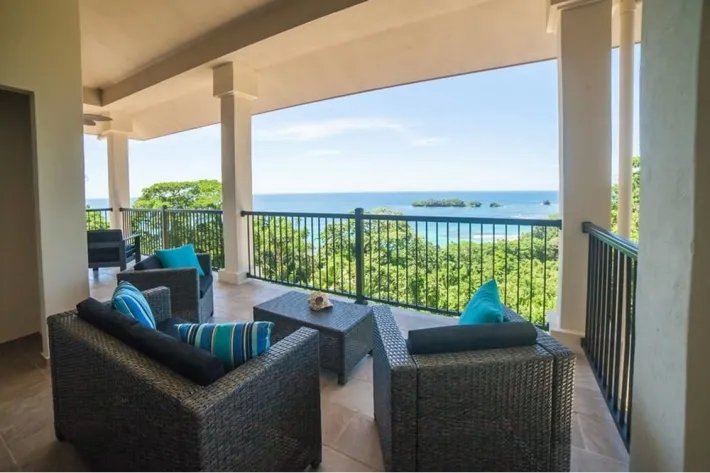 Se vende lujoso apartamento con vista al mar en Bocas del Toro