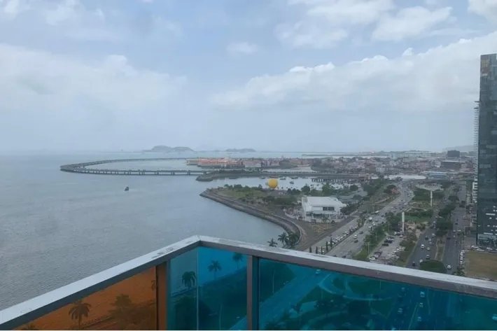 Se alquila lujoso apartamento en PH Element, Avenida Balboa