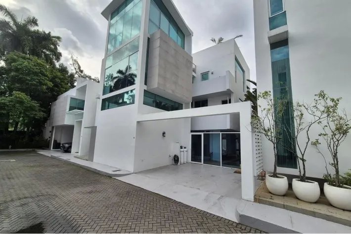 House for sale in Altos del Golf, Panama