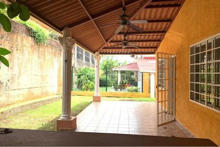 House for sale in Altos de Maria Leticia, La Chorrera