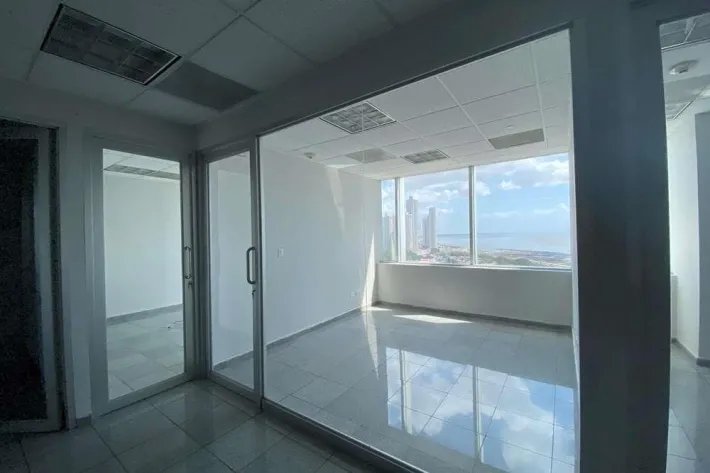Office for rent in Torre de Las Americas.