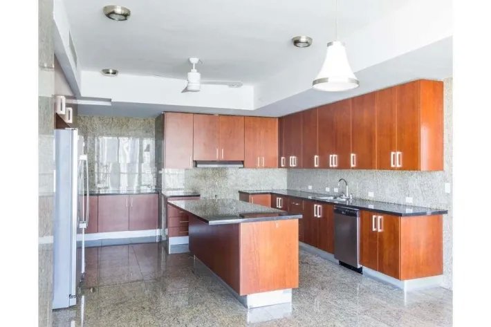 Venta de Apartamento en The Point Paitilla