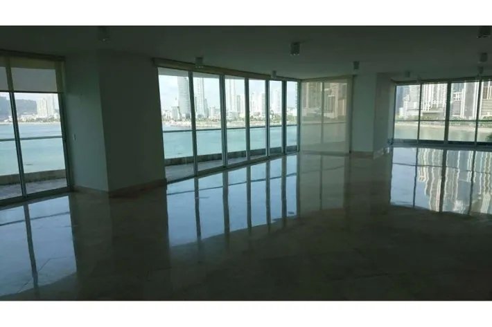 Venta de Apartamento en The Point Paitilla