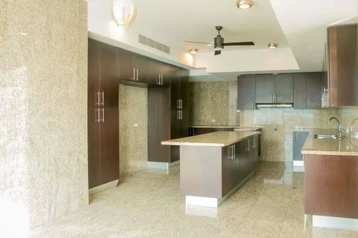 Venta de Apartamento en The Point Paitilla