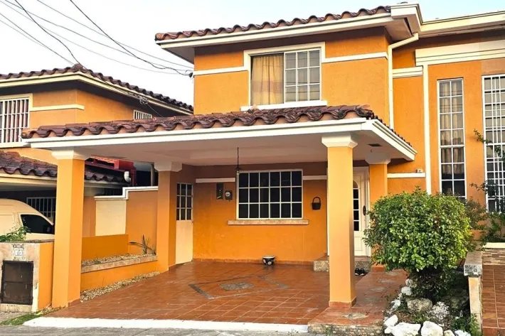 Duplex house for sale in Dorado Lakes, Condado del Rey, Panama