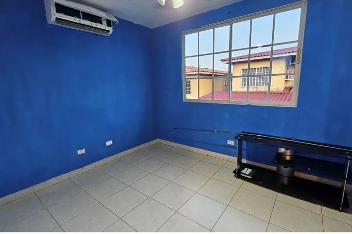 Venta de casa Duplex en Dorado Lakes, Condado Del Rey