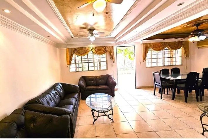 Venta de casa Duplex en Dorado Lakes, Condado Del Rey