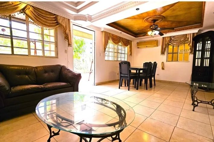 Venta de casa Duplex en Dorado Lakes, Condado Del Rey
