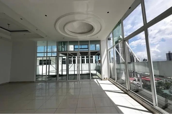 Venta de Penthouse Reposeído en Bella Vista, Panamá