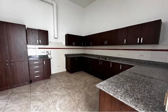 Venta de Penthouse Reposeído en Bella Vista, Panamá