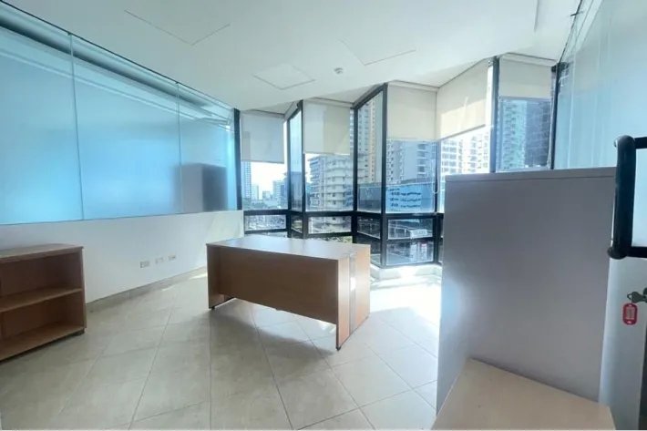Large semi-furnished office for rent in Obarrio, Panama