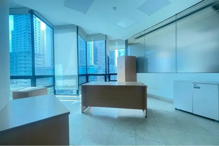 Large semi-furnished office for rent in Obarrio, Panama