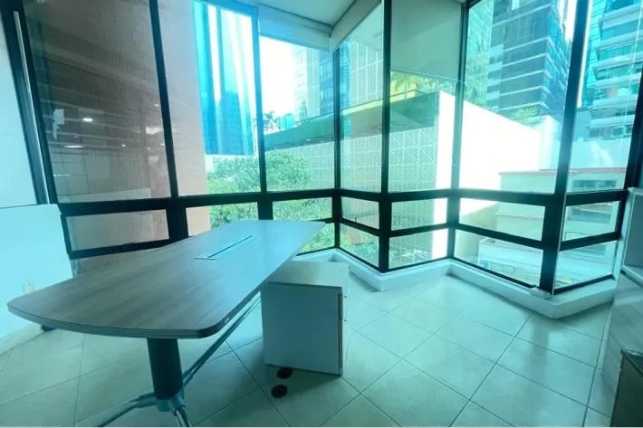 Large semi-furnished office for rent in Obarrio, Panama