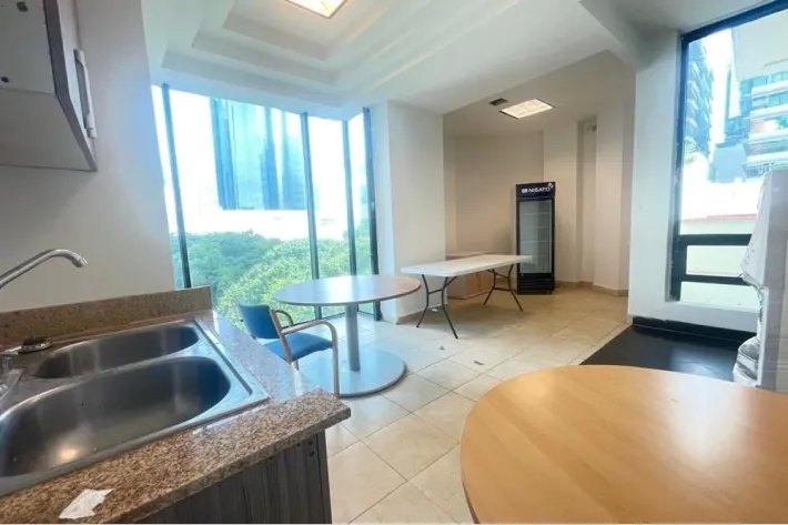 Large semi-furnished office for rent in Obarrio, Panama